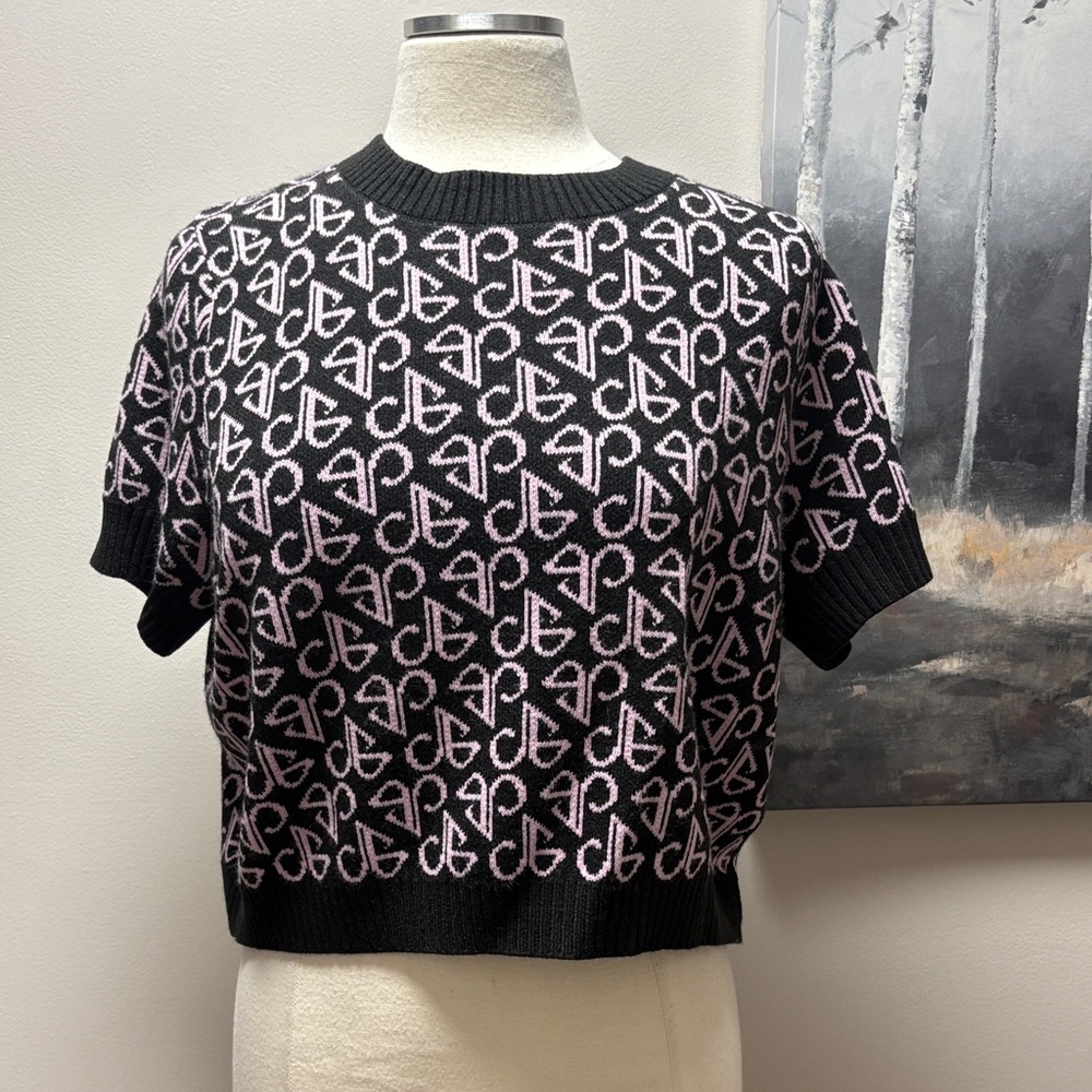 Divided Black and Pink Graphic Crop Top